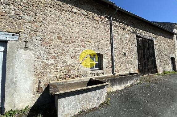 MAISON RENOVÉE AVEC GRANDE GRANGE