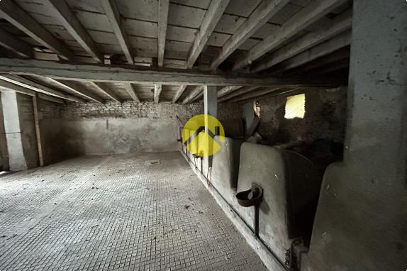 MAISON RENOVÉE AVEC GRANDE GRANGE