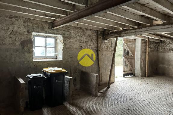 MAISON RENOVÉE AVEC GRANDE GRANGE