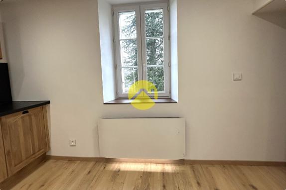 MAISON RENOVÉE AVEC GRANDE GRANGE