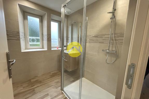 MAISON RENOVÉE AVEC GRANDE GRANGE