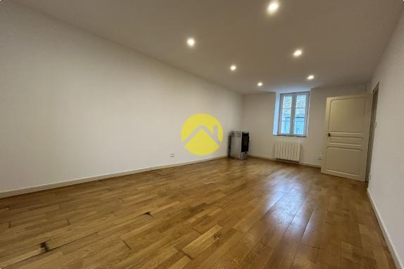 MAISON RENOVÉE AVEC GRANDE GRANGE