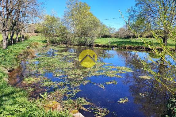 Maison de 55mm² avec un plan d'eau.
