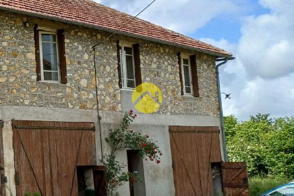 Maison élevée sur sous sol