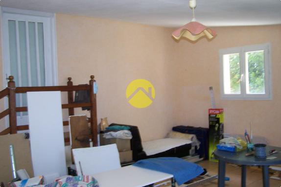 MAISON INDEP. INTERIEUR A RENOVER