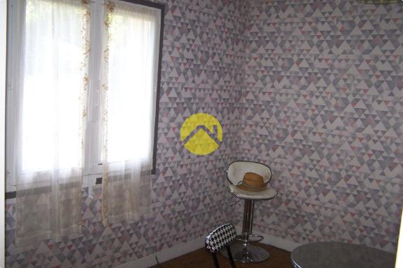 MAISON INDEP. INTERIEUR A RENOVER