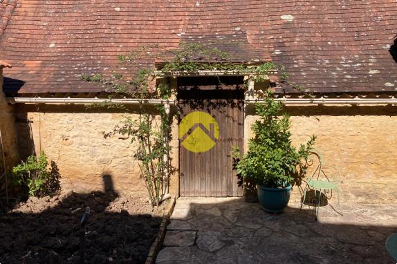 Maison perigourdine avec hangar 