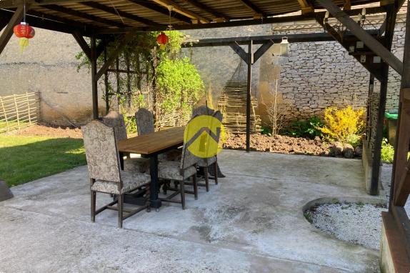 Maison perigourdine avec hangar 