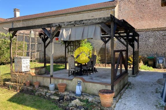 Maison perigourdine avec hangar 