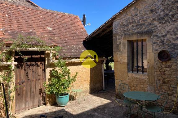 Maison perigourdine avec hangar 
