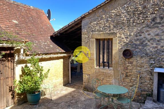Maison perigourdine avec hangar 