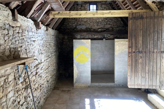 Maison perigourdine avec hangar 