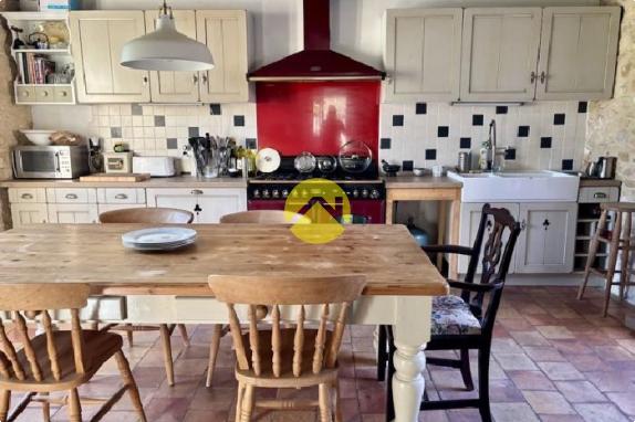 Maison perigourdine avec hangar 