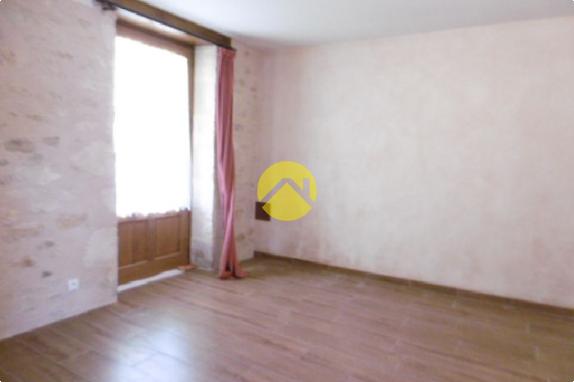 Belle maison de pierres restaurée.