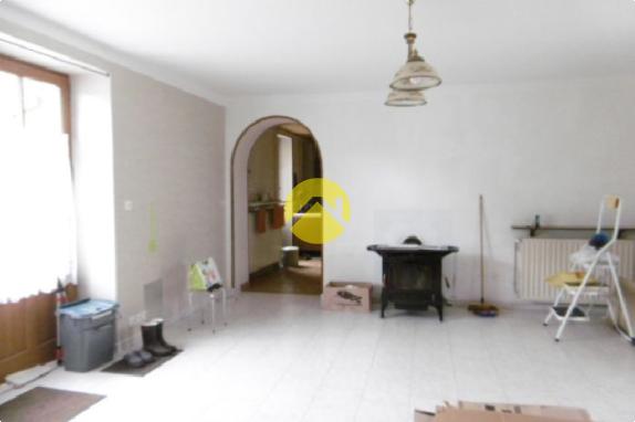 Belle maison de pierres restaurée.