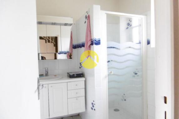 Belle maison de pierres restaurée.