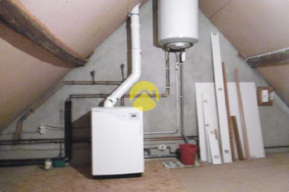 Belle maison de pierres restaurée.