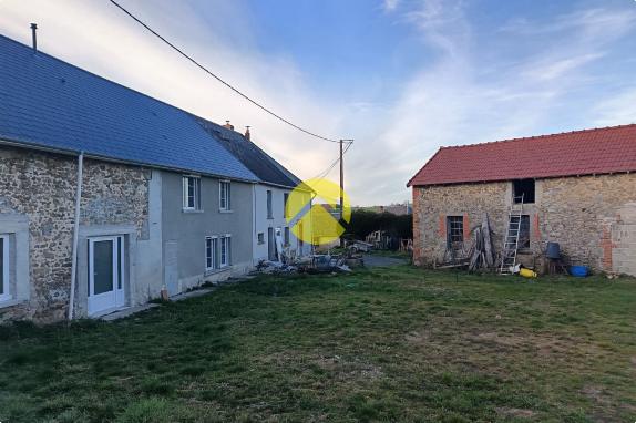 Ensemble immobilier en campagne