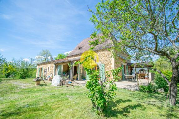 Maison rénovée avec hangar