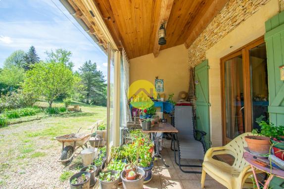 Maison rénovée avec hangar