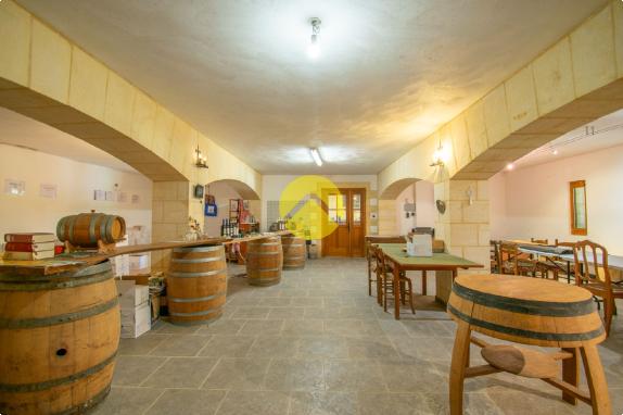 Maison rénovée avec hangar