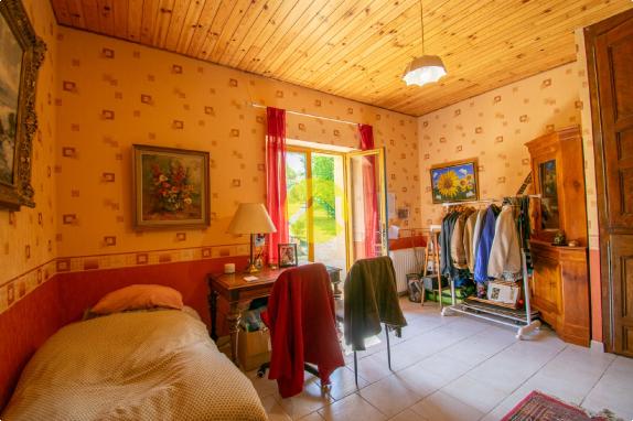 Maison rénovée avec hangar