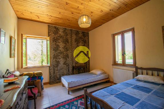 Maison rénovée avec hangar