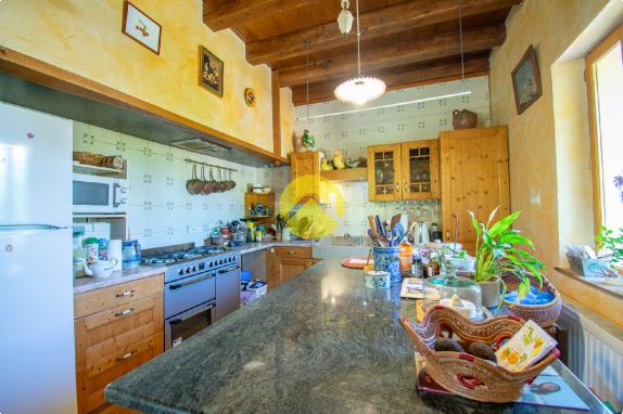 Maison rénovée avec hangar