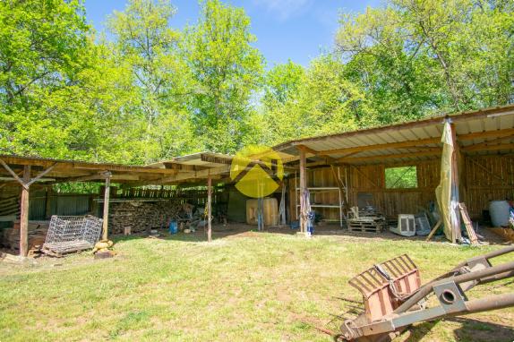 Maison rénovée avec hangar