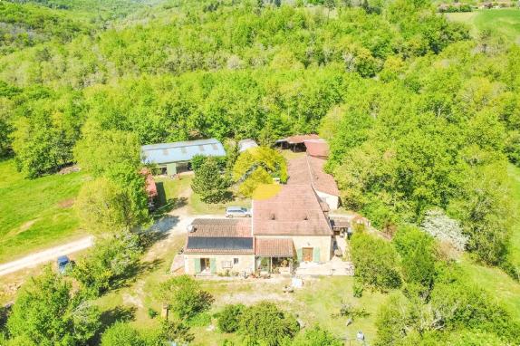 Maison rénovée avec hangar