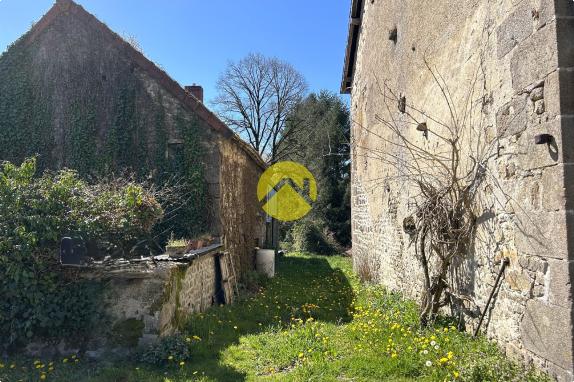 ANCIENNE MAISON EN PIERRE ET PARC 