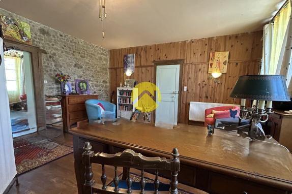 ANCIENNE MAISON EN PIERRE ET PARC 