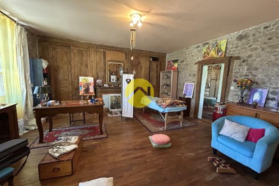 ANCIENNE MAISON EN PIERRE ET PARC 