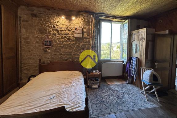 ANCIENNE MAISON EN PIERRE ET PARC 