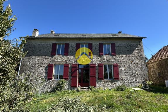 ANCIENNE MAISON EN PIERRE ET PARC 