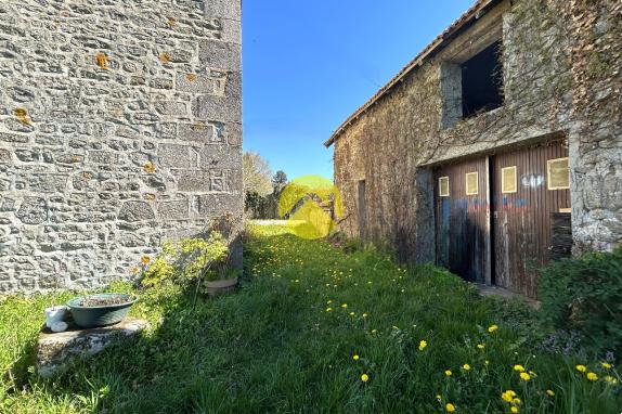 ANCIENNE MAISON EN PIERRE ET PARC 