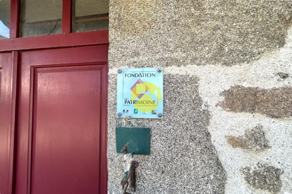 ANCIENNE MAISON EN PIERRE ET PARC 