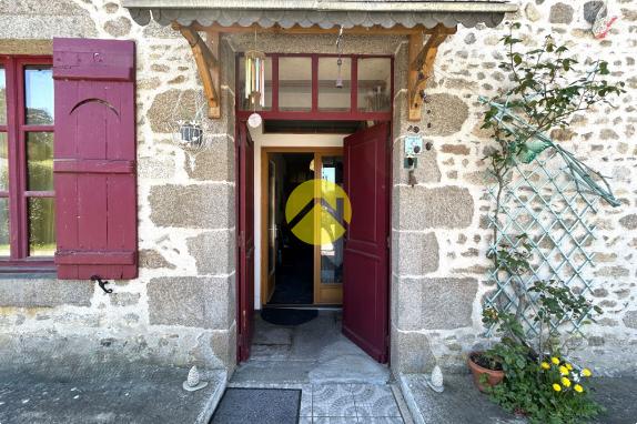 ANCIENNE MAISON EN PIERRE ET PARC 