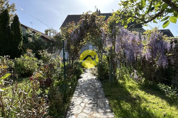MAISON DE BOURG HABITABLE DE SUITE