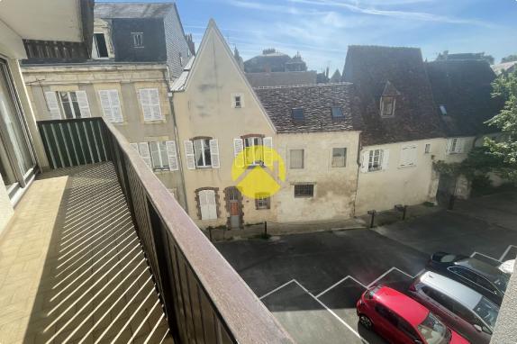 APPARTEMENT RUE MIREBEAU