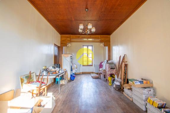 Maison à rénover avec hangar