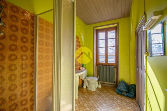 Maison à rénover avec hangar