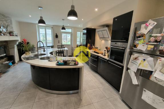Longère 212m².Dépendances 450m²