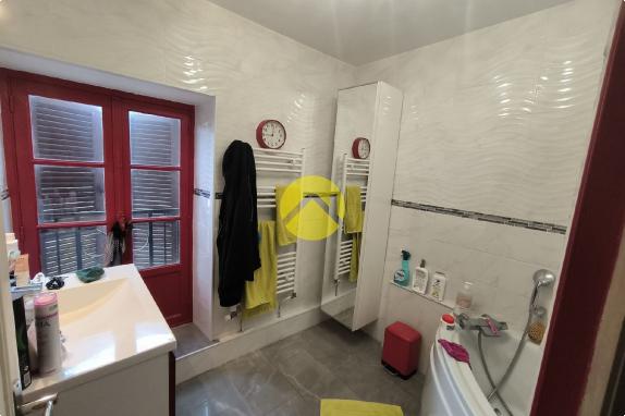 Longère 212m².Dépendances 450m²