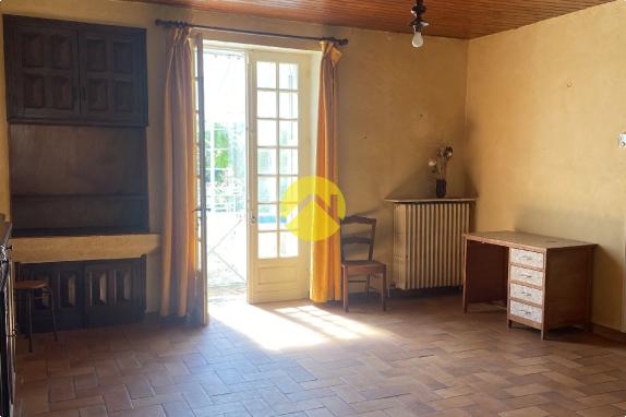 Jolie maison dans un village dynami