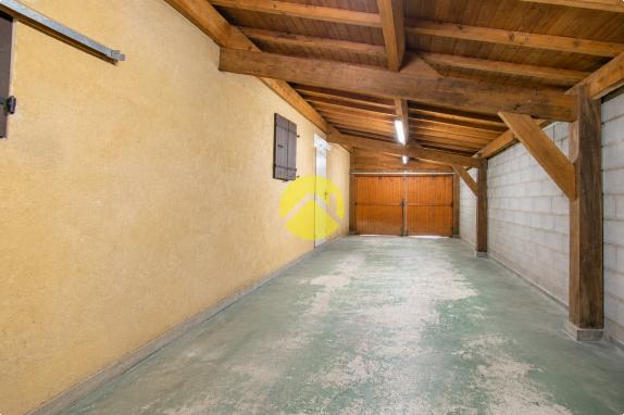 Charmante maison avec deux garages