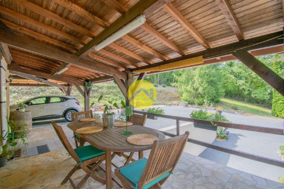 Charmante maison avec deux garages