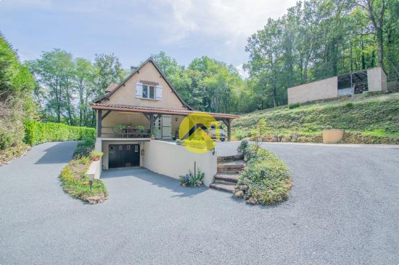 Charmante maison avec deux garages