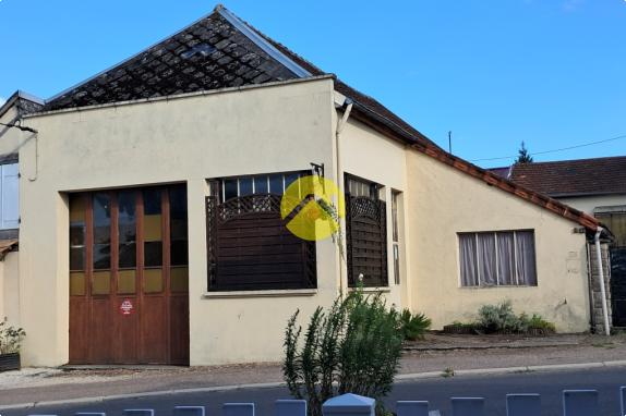 MAISON DE VILLAGE ET DEPENDANCE