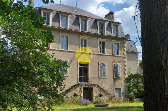 Château / Maison Bourgeoise Neris les bains, 20 pièces à vendre